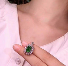 Load image into Gallery viewer, 2.6ct Vivid Green Emerald
