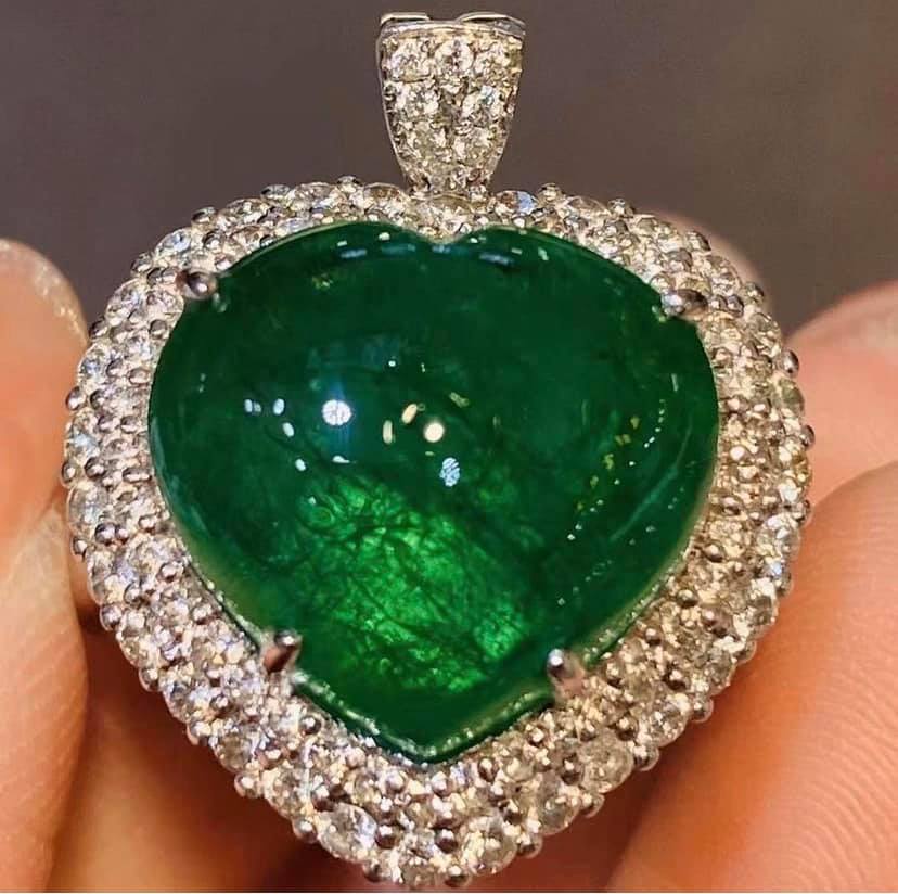 10.4ct Vivid Green Emerald