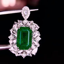 Load image into Gallery viewer, 2.6ct Vivid Green Emerald
