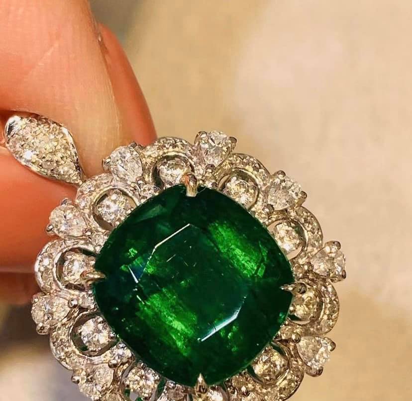 6.23ct Vivid Green Emerald