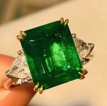 Load image into Gallery viewer, 5.18ct Vivid Green Emerald
