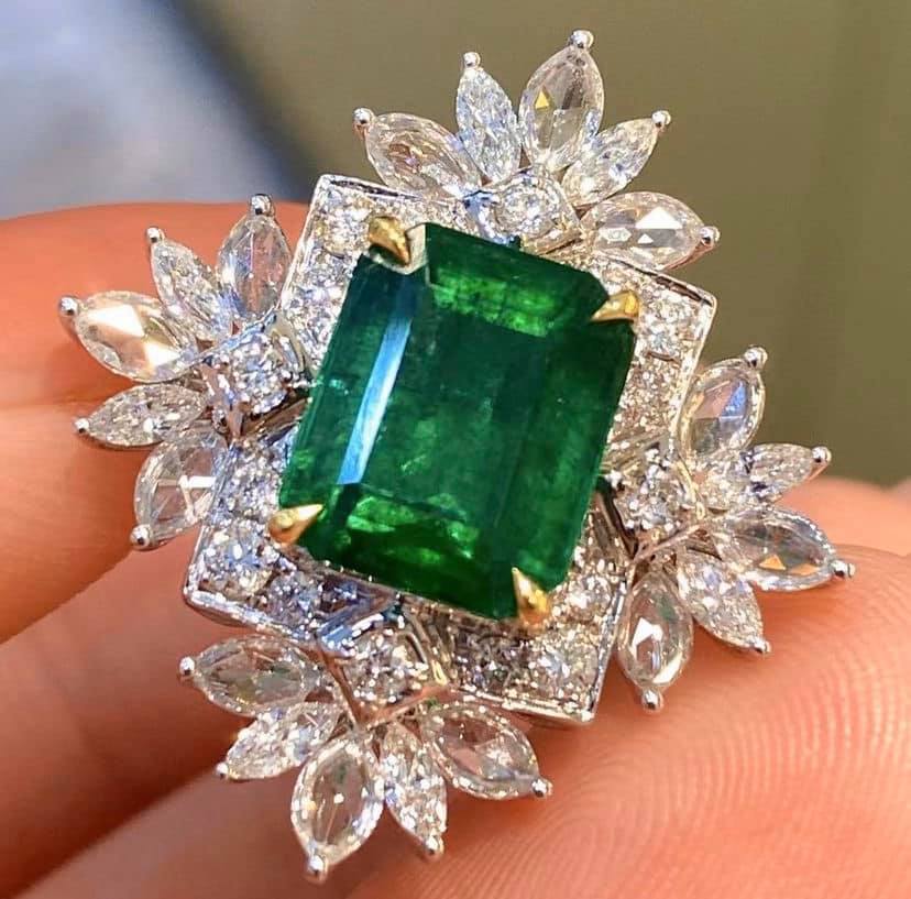 3.5ct Vivid Green Emerald