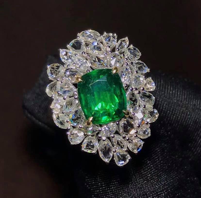 2.33ct Vivid Green Emerald