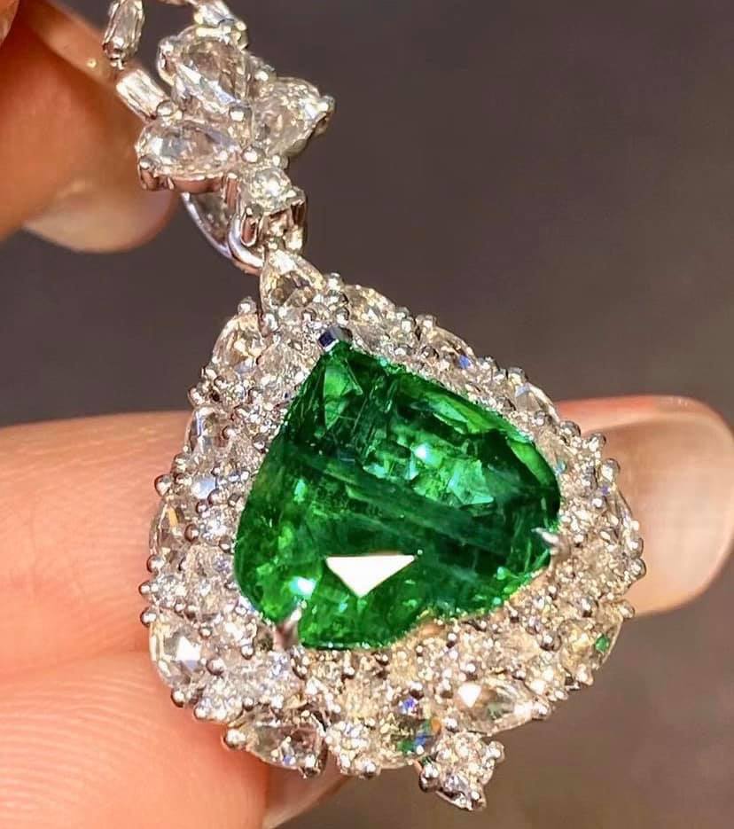 2.72ct Vivid Green Emerald! GLASSY~