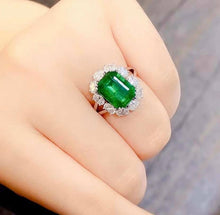 Load image into Gallery viewer, 3.88ct Vivid Green Emerald
