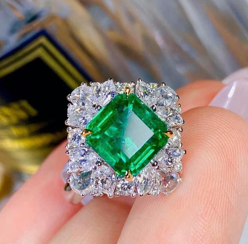 3.33ct Vivid Green Emerald