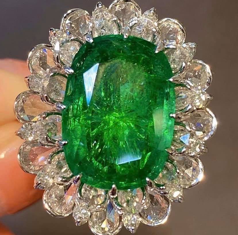 7.8ct Vivid Green Emerald