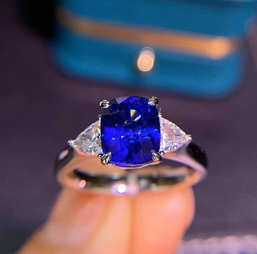 3.28ct Unheated Royal Blue Sapphire