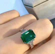 Load image into Gallery viewer, 4.3ct Vivid Green Emerald
