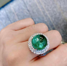 Load image into Gallery viewer, 10ct COLOMBIA Vivid Green Emerald
