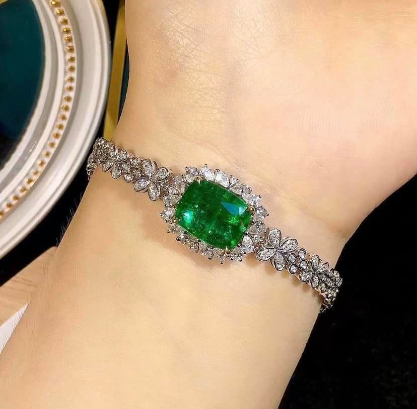4.2ct Vivid Green Emerald