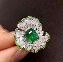 Load image into Gallery viewer, 2.2ct Vivid Green Emerald
