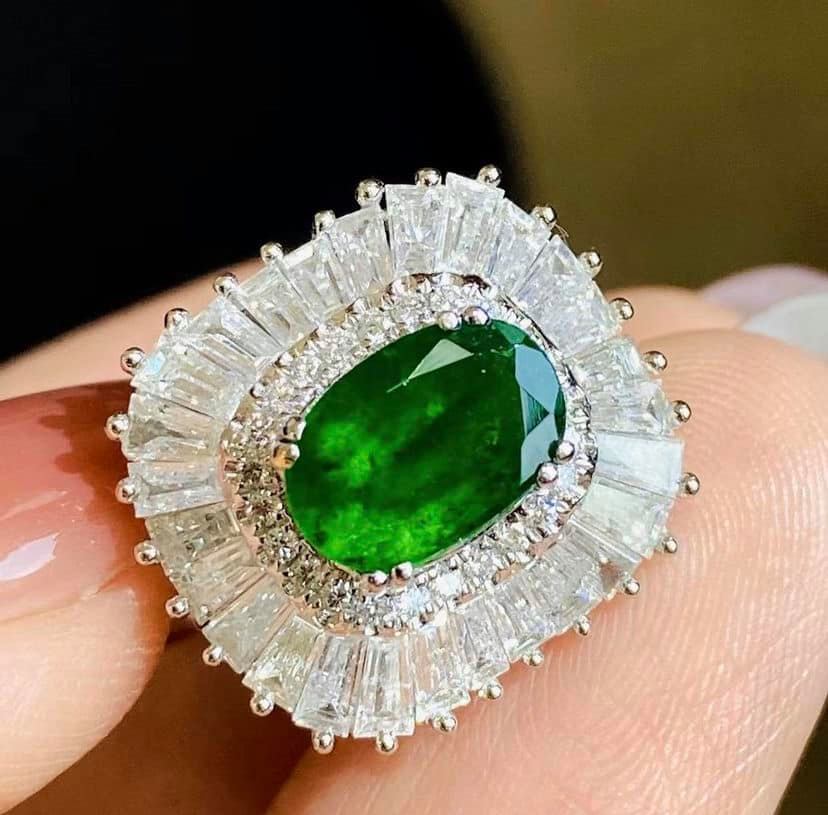 1.62ct Vivid Green Emerald