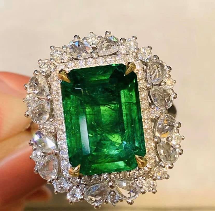 5ct Vivid Green Emerald