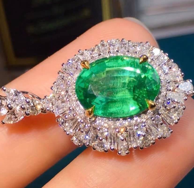 3.31ct Vivid Green Emerald