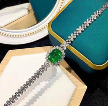 Load image into Gallery viewer, 4.2ct Vivid Green Emerald
