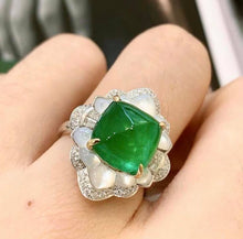 Load image into Gallery viewer, 5ct Vivid Green Emerald
