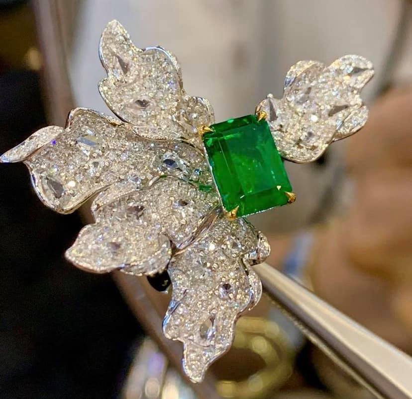 1.75ct Vivid Green Emerald