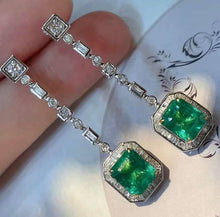 Load image into Gallery viewer, 3.1ct Vivid Green Emerald
