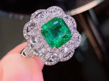 Load image into Gallery viewer, 3.1ct Vivid Green Emerald, Glassy &amp; INSIGNIFICANT OIL!
