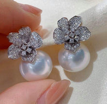 Load image into Gallery viewer, 12.8mm Australian White South sea Pearl. Full Round, Excellent luster, Almost Flawless!
