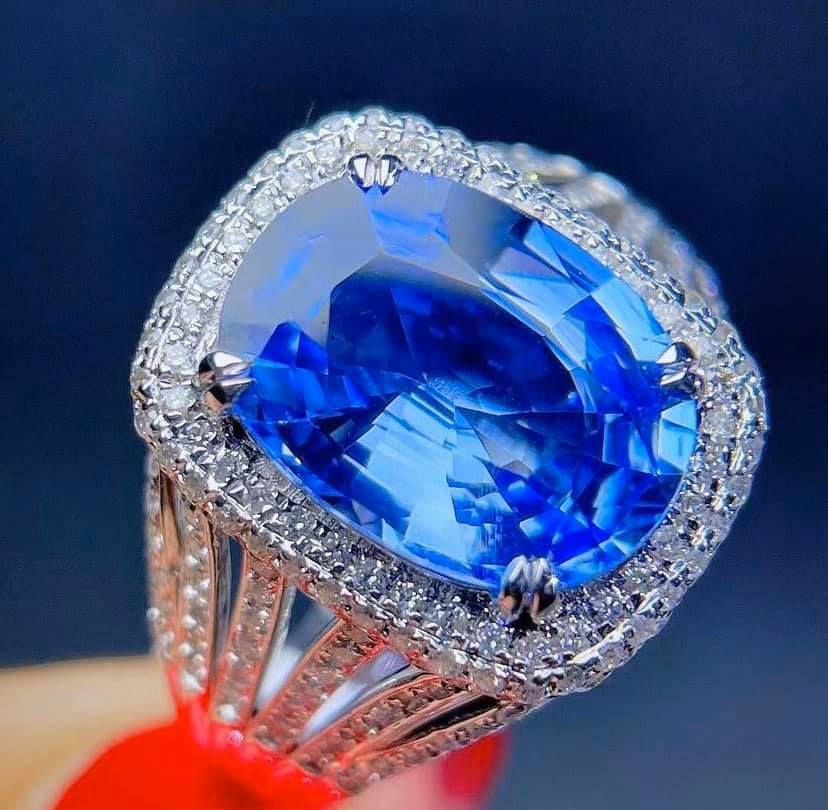 5.12ct Cornflower Blue Sapphire