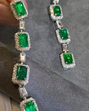 Load image into Gallery viewer, 5.2ct Vivid Green Emerald!
