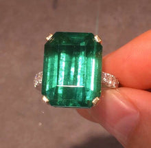 Load image into Gallery viewer, 17.3ct Vivid Green Emerald
