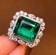 Load image into Gallery viewer, 8.18ct Vivid Green Emerald
