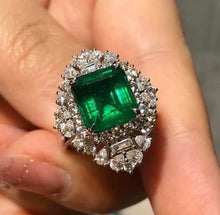 Load image into Gallery viewer, 4.21ct Vivid Green Emerald, INSIGNIFICANT OIL!
