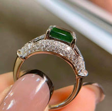 Load image into Gallery viewer, 3.1ct Vivid Green Emerald
