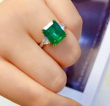 Load image into Gallery viewer, 5.18ct Vivid Green Emerald
