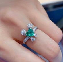 Load image into Gallery viewer, 1ct Vivid Green Emerald
