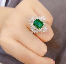 Load image into Gallery viewer, 3.5ct Vivid Green Emerald
