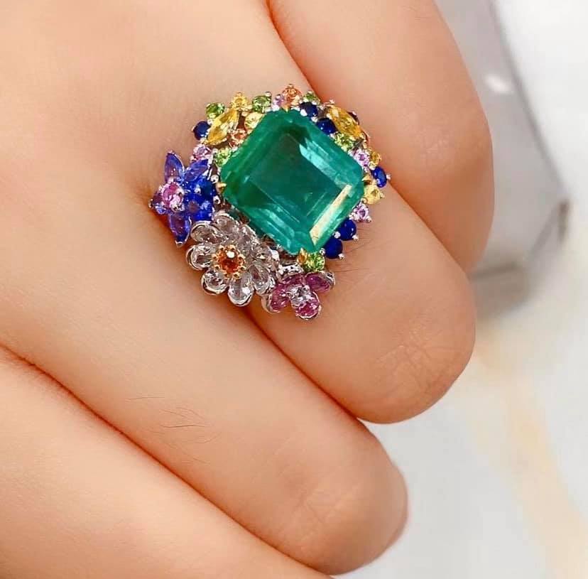 6.4ct Vivid Green Emerald