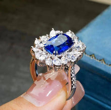 Load image into Gallery viewer, 5ct Blue Sapphire
