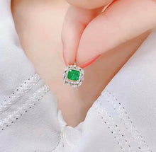 Load image into Gallery viewer, 0.85ct Vivid Green Emerald
