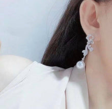 Load image into Gallery viewer, 12.7MM Australian White South Sea Pearls. Full round, Excellent Luster, Flawless!!
