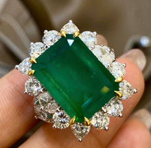 Load image into Gallery viewer, 2.8ct Vivid Green Emerald, GLASSY!
