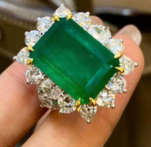Load image into Gallery viewer, 9ct Vivid Green Emerald

