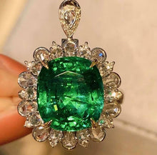 Load image into Gallery viewer, 6.75ct Vivid Green Emerald!
