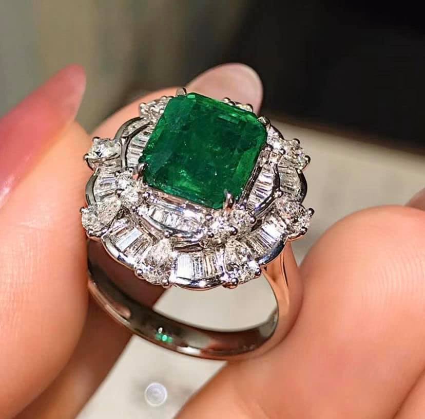 3.66ct Vivid Green Emerald