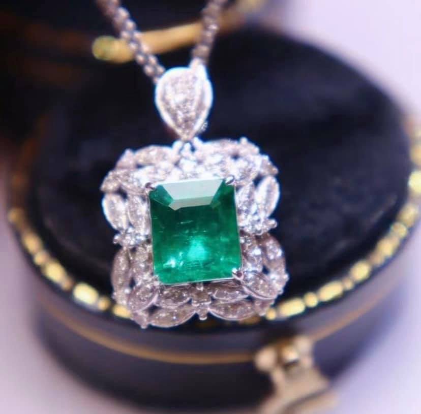 1.45ct Vivid Green Emerald