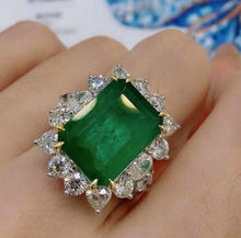Load image into Gallery viewer, 2.8ct Vivid Green Emerald, GLASSY!
