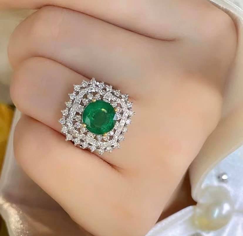 2.8ct Vivid Green Emerald