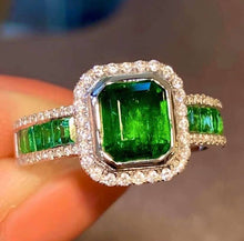 Load image into Gallery viewer, 1.565ct Vivid Green Emerald
