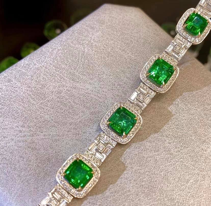 7.71ct Vivid Green Emerald