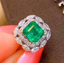 Load image into Gallery viewer, 0.85ct Vivid Green Emerald
