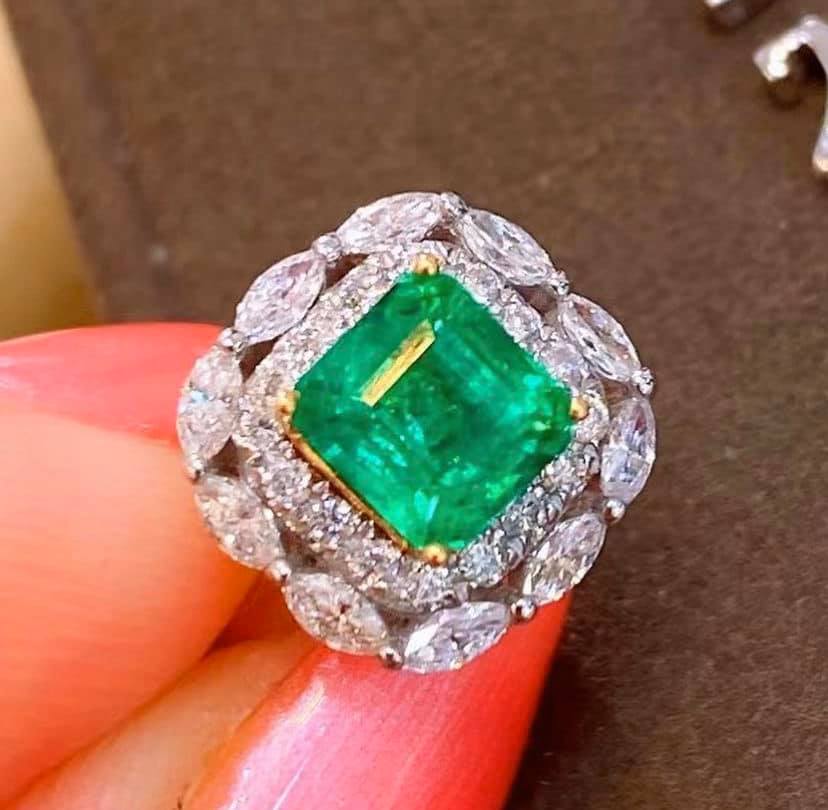 0.85ct Vivid Green Emerald