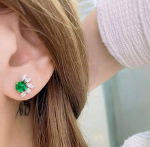 Load image into Gallery viewer, 1ct Vivid Green Emerald
